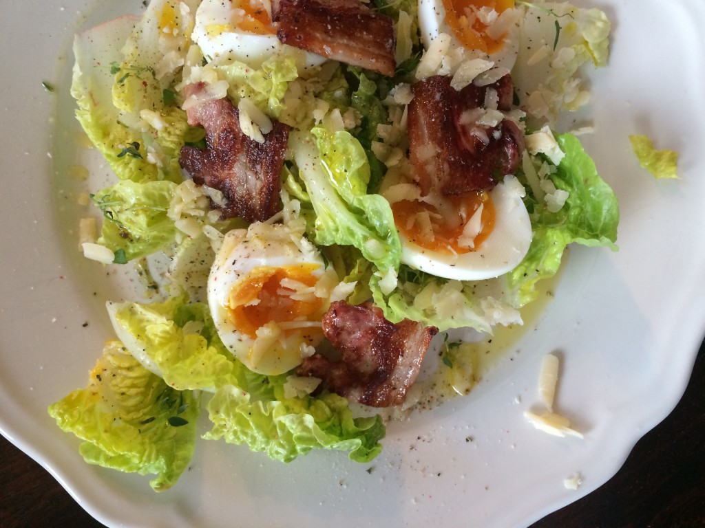 Søndagsfrokost med egg og bacon